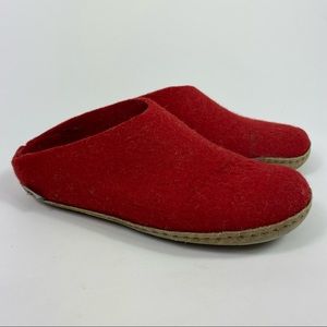 Glerups slipper The Slip-on with leather sole natural wool calfskin red and tan